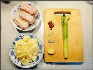 土豆蛋烧肉的做法步骤：1