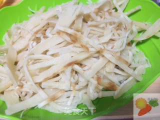 卷心菜炒饼丝的做法步骤：2
