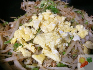 卷心菜炒饼丝的做法步骤：5