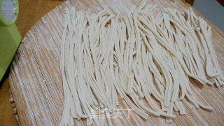 意酱炒宽面的做法步骤：1