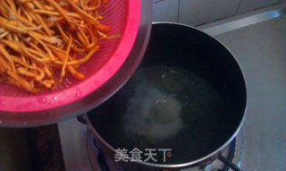 温拌虫草花的做法步骤：3