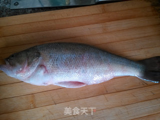 清蒸鲈鱼的做法步骤：2