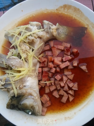 清蒸鲈鱼的做法步骤：9