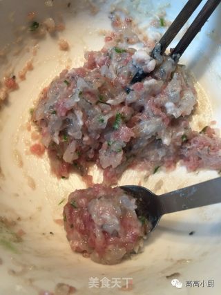 鲜香糯的感受——糯米虾球的做法步骤：2