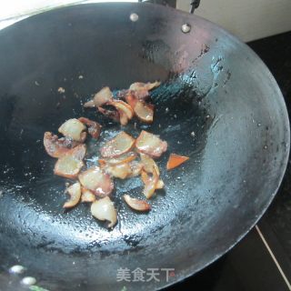 西芹咸萝卜炒腊脸皮肉的做法步骤：5
