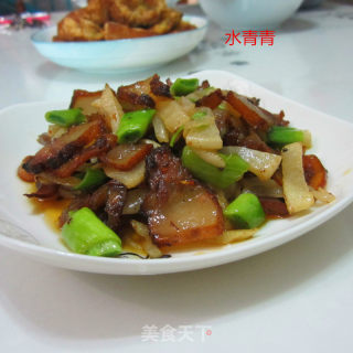 西芹咸萝卜炒腊脸皮肉的做法步骤：11