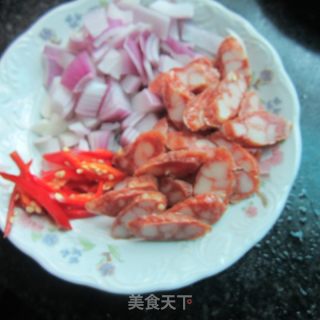 香肠洋葱丁的做法步骤：2