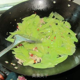 干辣椒肉末莴笋片的做法步骤：7