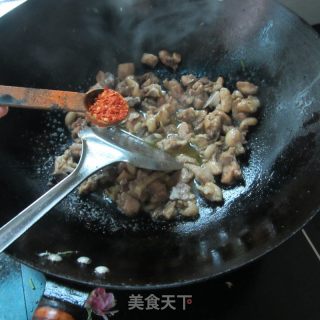 西芹鸡丁的做法步骤：5