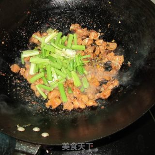 西芹鸡丁的做法步骤：7