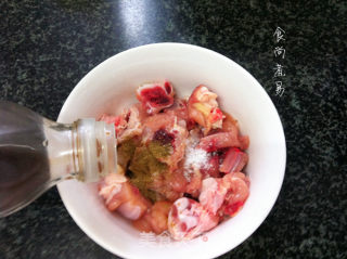杏鲍菇孜然鸡腿肉的做法步骤：3