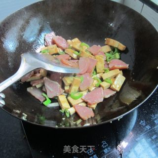 腊精条炒香干的做法步骤：11