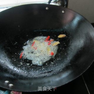 焖咖喱香排骨的做法步骤：4