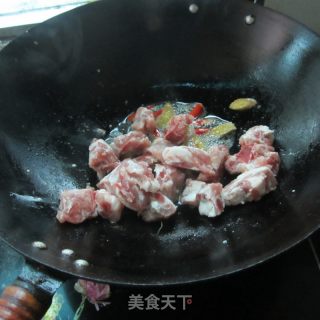 焖咖喱香排骨的做法步骤：5