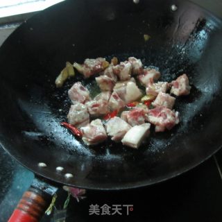 焖咖喱香排骨的做法步骤：6