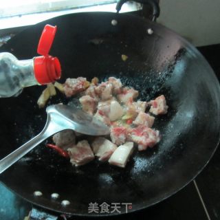 焖咖喱香排骨的做法步骤：7