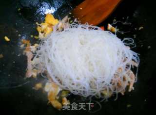 肉丝炒米粉的做法步骤：5