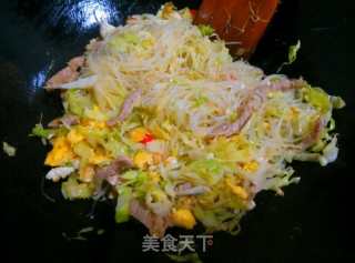 肉丝炒米粉的做法步骤：7