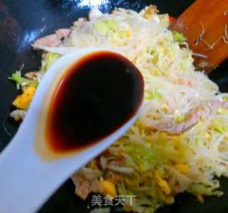 肉丝炒米粉的做法步骤：8