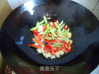 小瓜炒腊肉的做法步骤：4