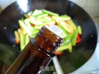 小瓜炒腊肉的做法步骤：6