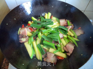 小瓜炒腊肉的做法步骤：7