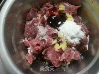 彩椒爆炒牛肉的做法步骤：3