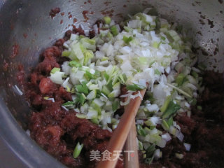 大葱牛肉包的做法步骤：3
