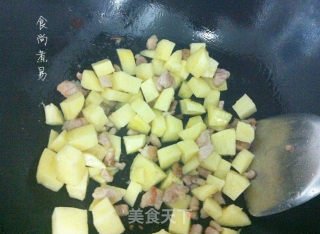 土豆焖饭的做法步骤：4