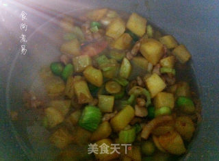土豆焖饭的做法步骤：9