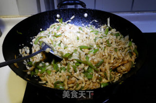 青椒肉丝炒面的做法步骤：11