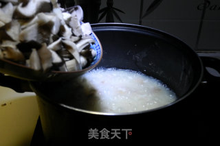 平菇猪肉二米粥的做法步骤：9