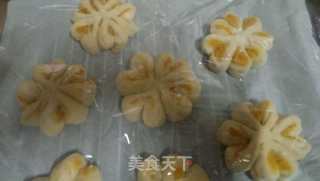 红薯奶油花形包的做法步骤：13