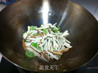绿豆芽炒香干的做法步骤：4