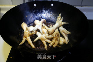 胡萝卜烧凤爪的做法步骤：4