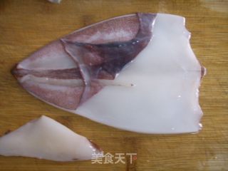 xo酱爆鲜鱿的做法步骤：3