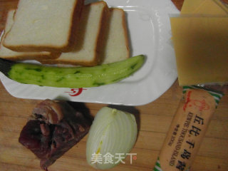千岛牛肉吐司的做法步骤：1