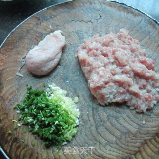小肚肉卷的做法步骤：1