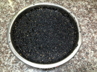自制纯黑芝麻酱——绝对零添加的营养黑酱的做法步骤：2