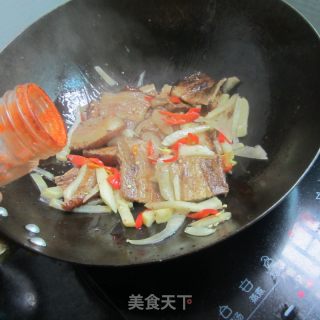 咸萝卜大蒜炒东坡肉的做法步骤：8