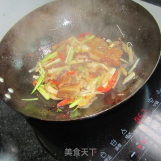 咸萝卜大蒜炒东坡肉的做法步骤：11