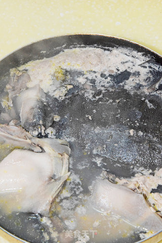 无花果干甲鱼汤---滋补养颜汤的做法步骤：3