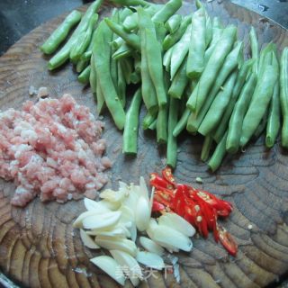 干煸四季豆的做法步骤：2