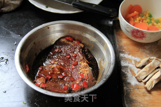 煎牛排的做法步骤：1