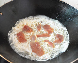 草菇瘦肉挂面的做法步骤：6