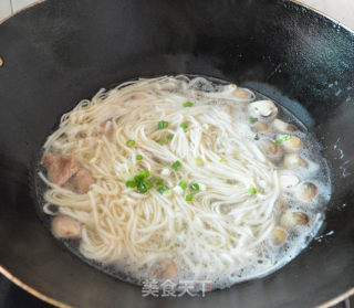 草菇瘦肉挂面的做法步骤：7