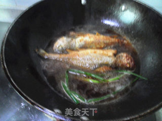 糖醋黄鱼的做法步骤：4