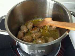 红酒烩牛肉肠的做法步骤：3