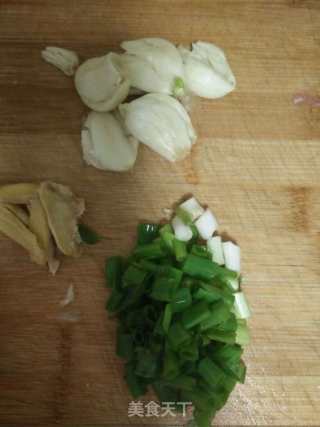 腊八菜-豆豉焖鱼头的做法步骤：1
