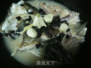 腊八菜-豆豉焖鱼头的做法步骤：7